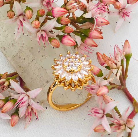 🌻 El Anillo que Gira Hacia el Amor – ¡Hazlo Brillar por Ti!